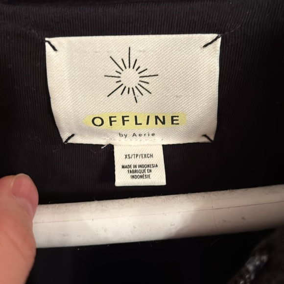Offline by Aerie Cropped Black Zipup - Picture 2 of 3